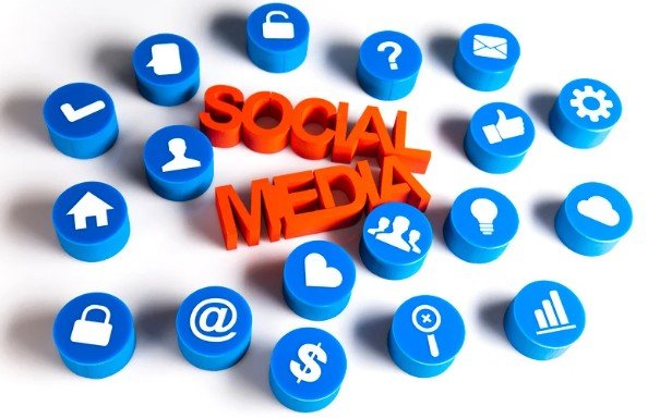 Social Media as a Storytelling Platform